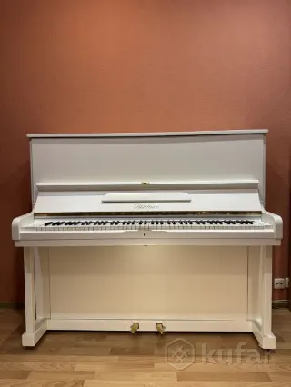 Белое немецкое пианино Bluthner