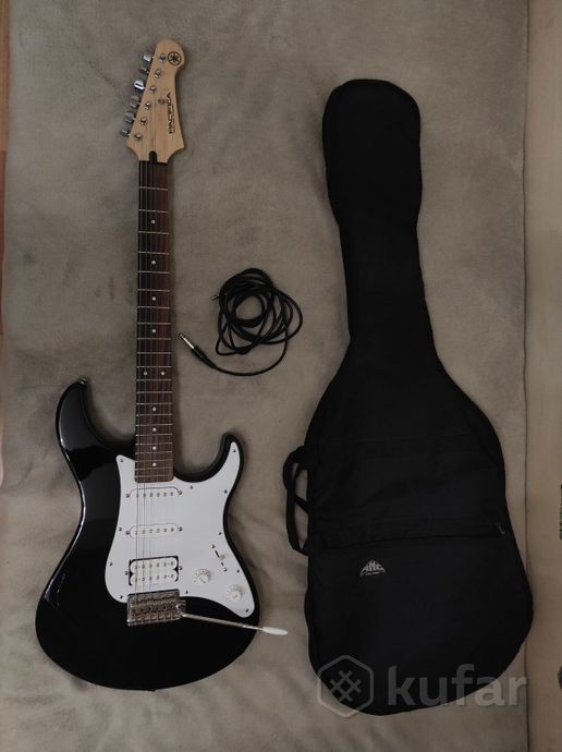 Электрогитара Yamaha Pacifica 012 + чехол, рычаг и — фото 1