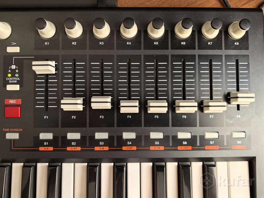 Миди клавиатура AKAI MPK 49 — фото 2