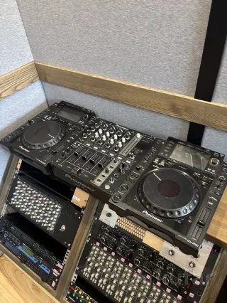 Pioneer CDJ 2000 + DJM 700