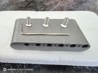 Металлический блок сустейна.