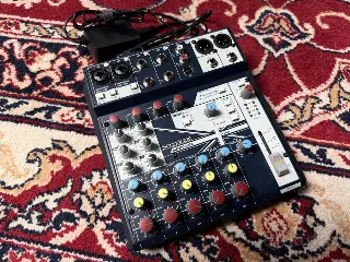 Микшерный пульт Soundcraft Notepad-8FX