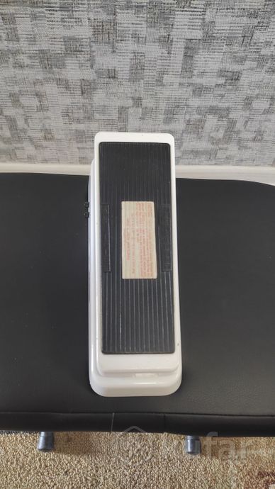 Педаль эффектов Dunlop 105Q Crybaby Bass Wah — фото 4