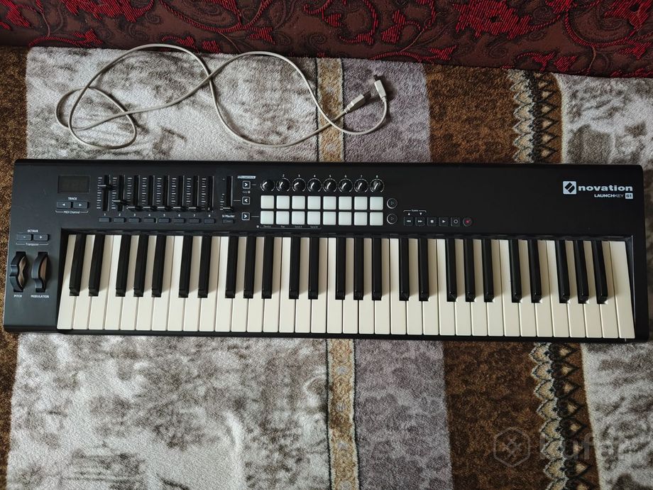 MIDI-клавиатура Novation Launchkey 61 MK2 — фото 1