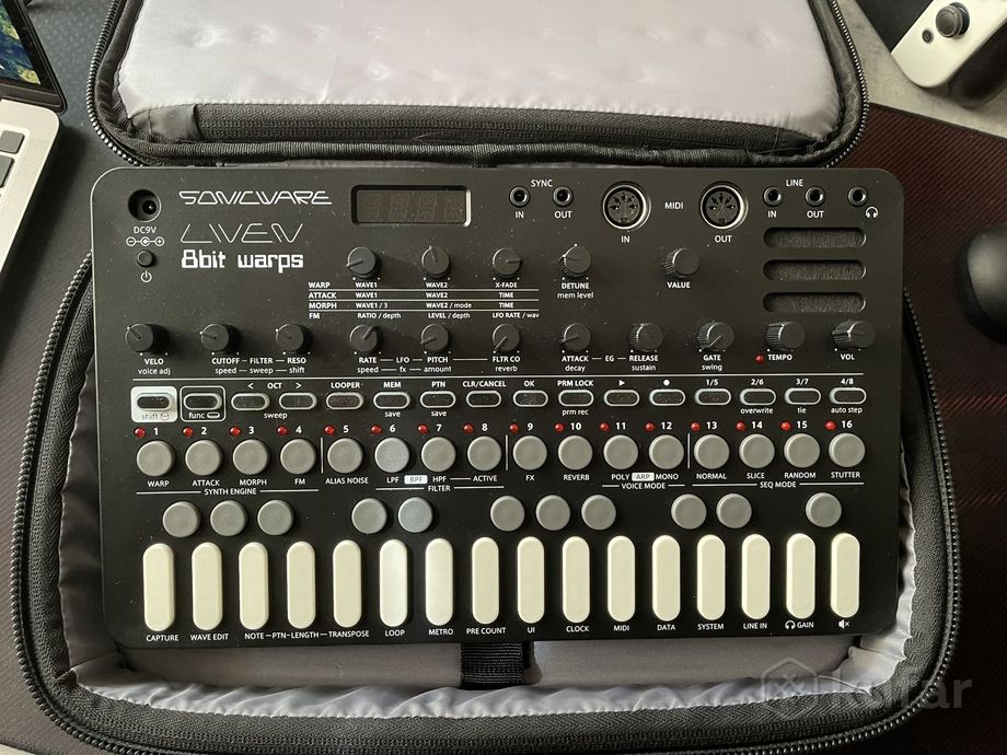 Sonicware LIVEN 8bit warps