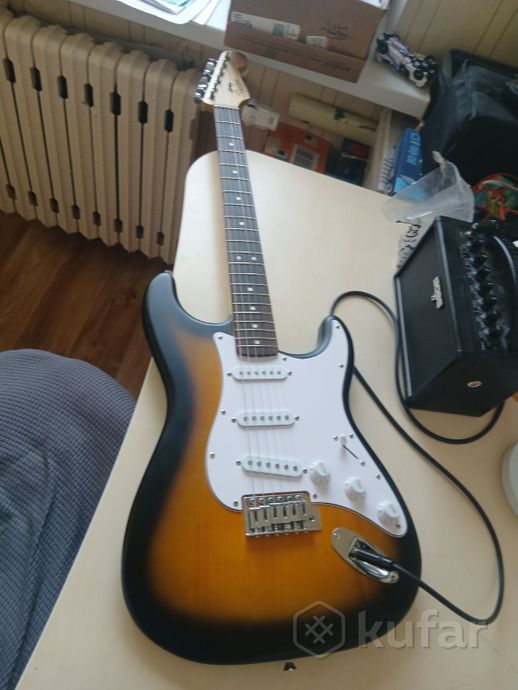 Электрогитара Squier Stratocaster + Тёплый чехол — фото 1