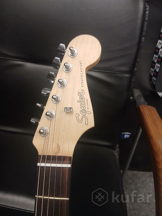 Электрогитара Squier Stratocaster + Тёплый чехол — фото 2