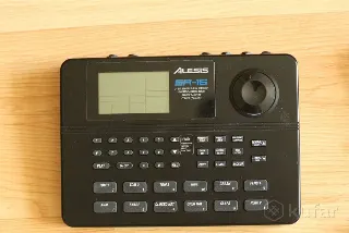 Дpам-мaшина ALESIS SR-16.