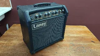Гитарный комплект: комбоусилитель Laney LR20 + пед