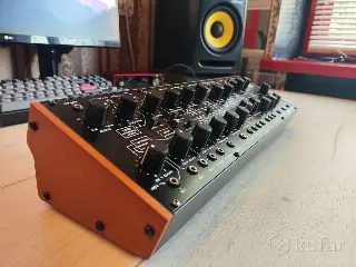 Аналоговый синтезатор Behringer Kobol