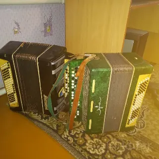 Баян играет, требует ремонта дешево