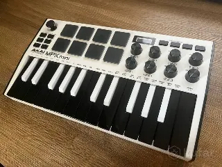 AKAI Pro MPK Mini White MK3