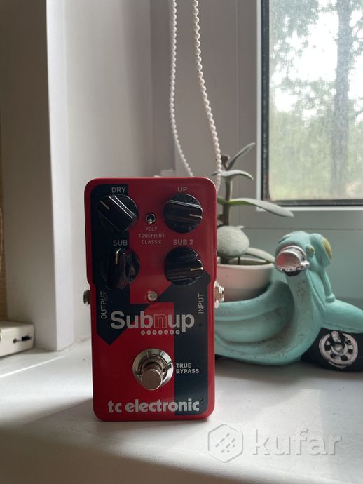 Педаль TC Electronic sub'n'up октавер