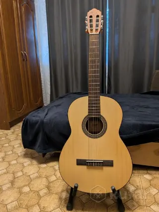 Продам гитару Cort