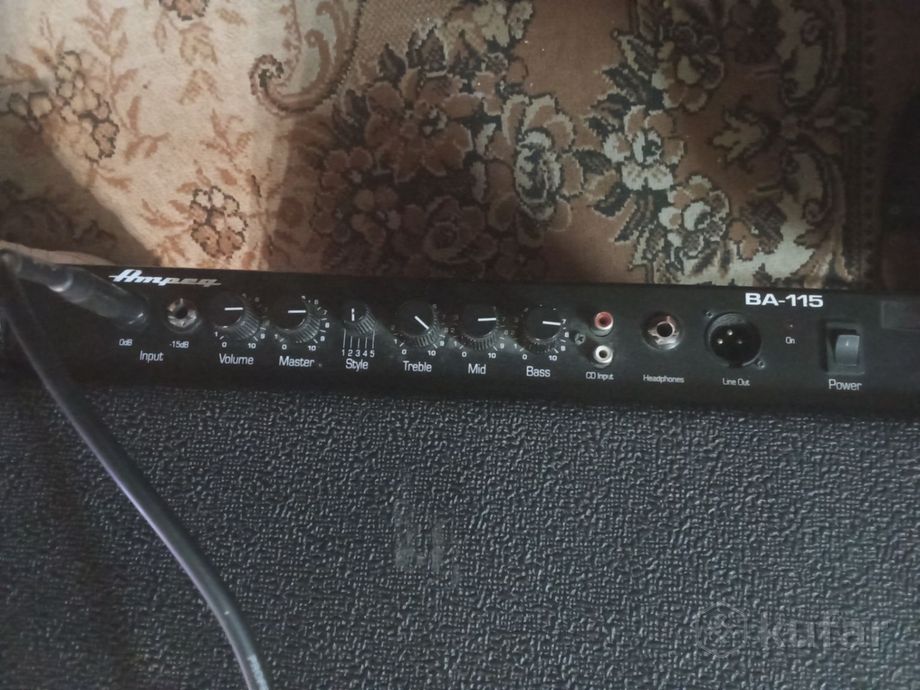 Басовый комбо усилитель AMPEG — фото 3