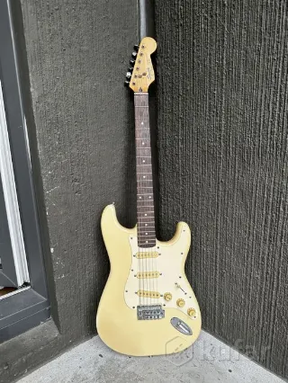 Squier Stratocaster by Fender 1995 + усилитель