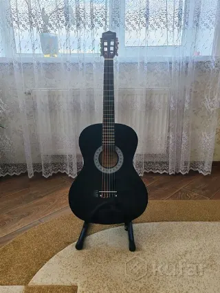Продам гитару с нейлоновые струнами
