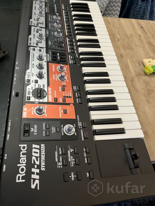 Roland SH-201 synthesizer — фото 1
