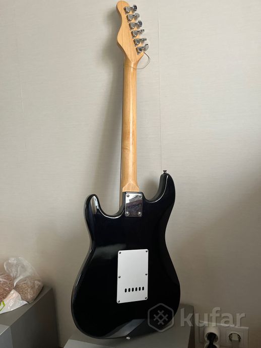 Электрогитара типа Stratocaster, комбик,аксессуары — фото 2