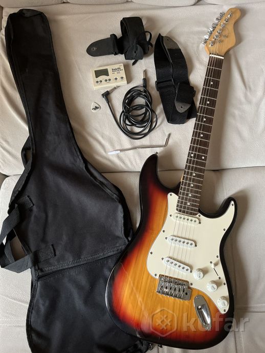 Электрогитара типа Stratocaster, комбик,аксессуары — фото 3