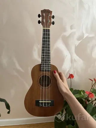 Укулеле сопрано + каподастр+ медиаторы