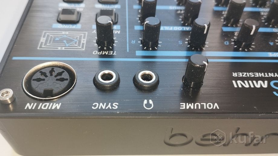 Behringer Pro vs Mini — фото 2