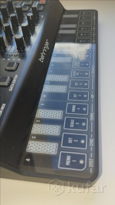 Behringer Pro vs Mini — фото 3