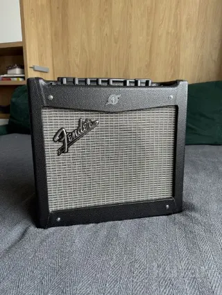 Комбоусилитель Fender Mustang I V2
