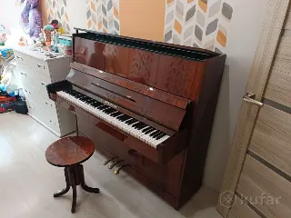 Фортепиано со стулом