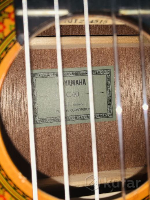 Классическая гитара Yamaha C40 Чехол и подставка — фото 4
