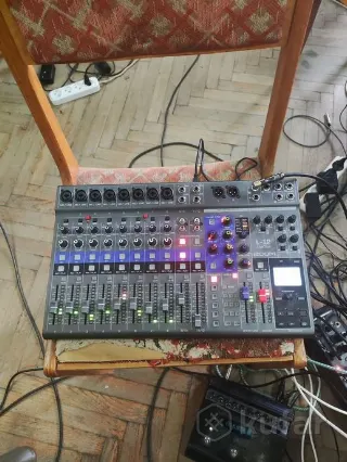 Zoom LiveTrak L-12 Цифровой микшерный пульт