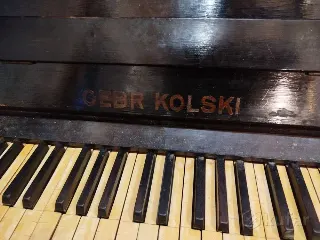 Старинное немецкое пианино марки Gebr. Kolski