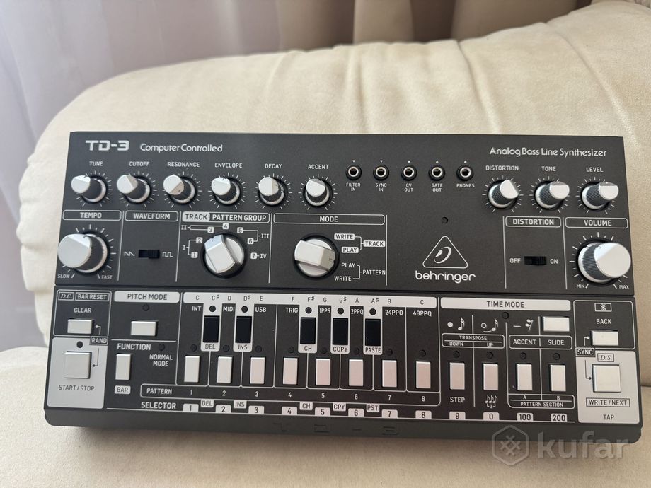 Аналоговый басовый синтезатор Behringer TD-3 — фото 2