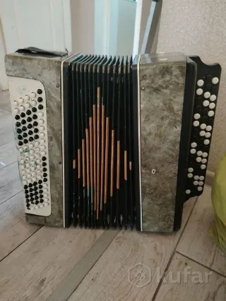 баян