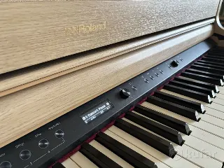Цифровое пианино Roland HP704-LA SET