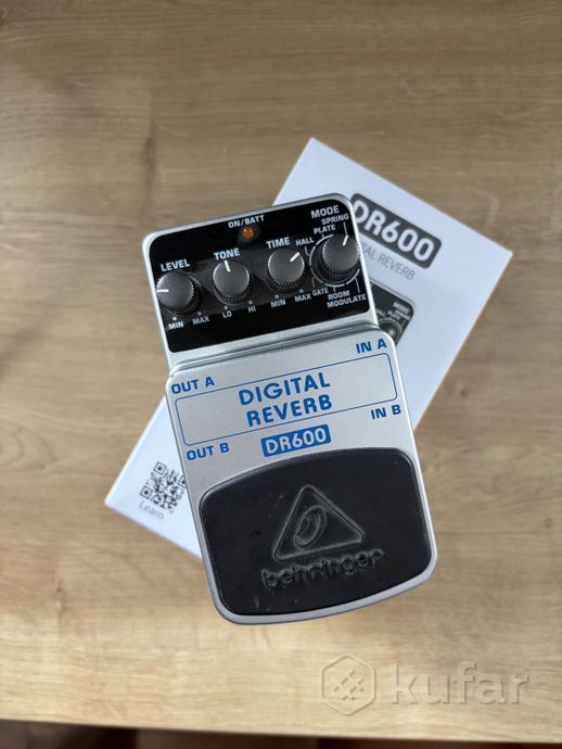 Педаль Behringer Reverb DR600