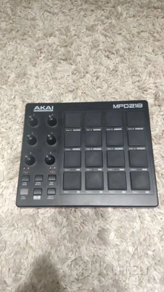 MIDI драм-пэд Akai Professional MPD218 (16 пэдов,