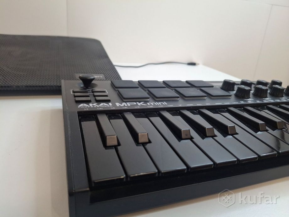 Midi-клавиатура Akai MPK Mini MK3 — фото 3
