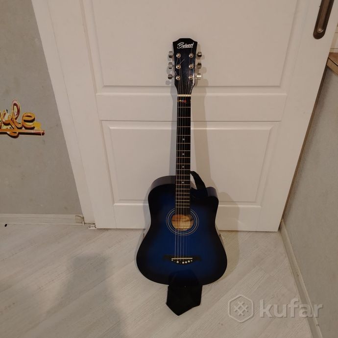 Продам гитару акустику срочно Читать описание