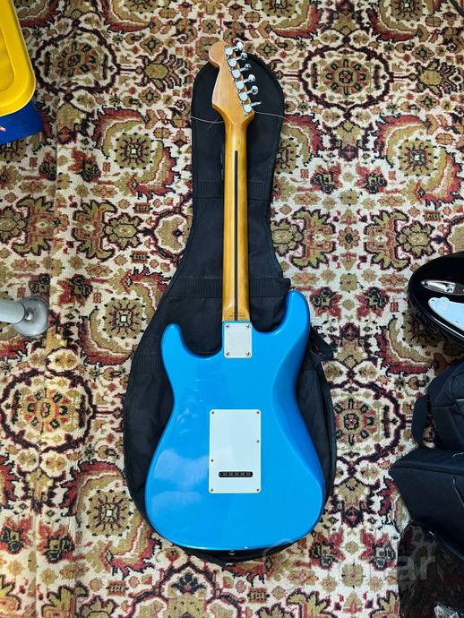 Корейская электрогитара Squier Metallic Blue Strat — фото 2