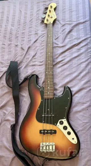 Squier Jazz Bass silver logo (made in Japan)