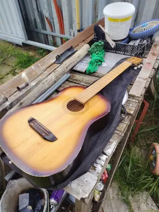 Продам гитару