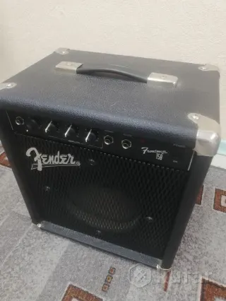 Комбик Fender Frontman 15B