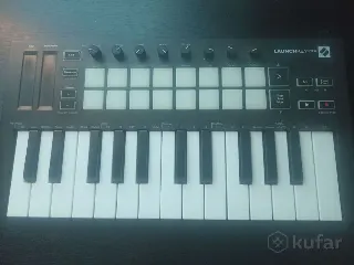 MIDI Клавиатура Novation Launchkey Mini MK3