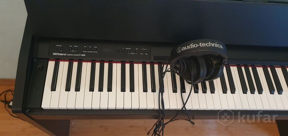 Цифровое пианино Roland F-140R + наушники — фото 1