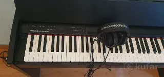 Цифровое пианино Roland F-140R + наушники
