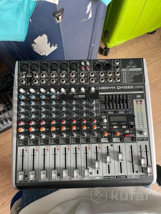 Микшерный пульт Behringer XENYX QX1222USB