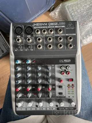 Микшерный пульт Behringer XENYX Q802USB