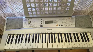 Синтезатор Yamaha PSR-E303