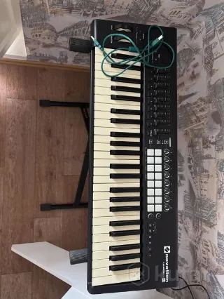 Novation Launchkey 49 MK2 + стойка